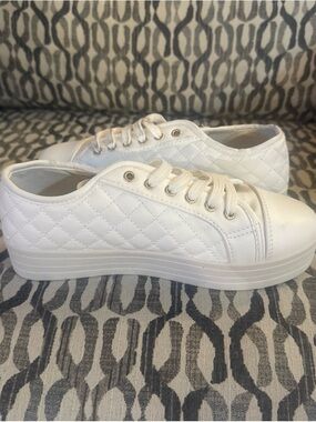 Breckelles White Quilted Platform Lace-Up Sneakers